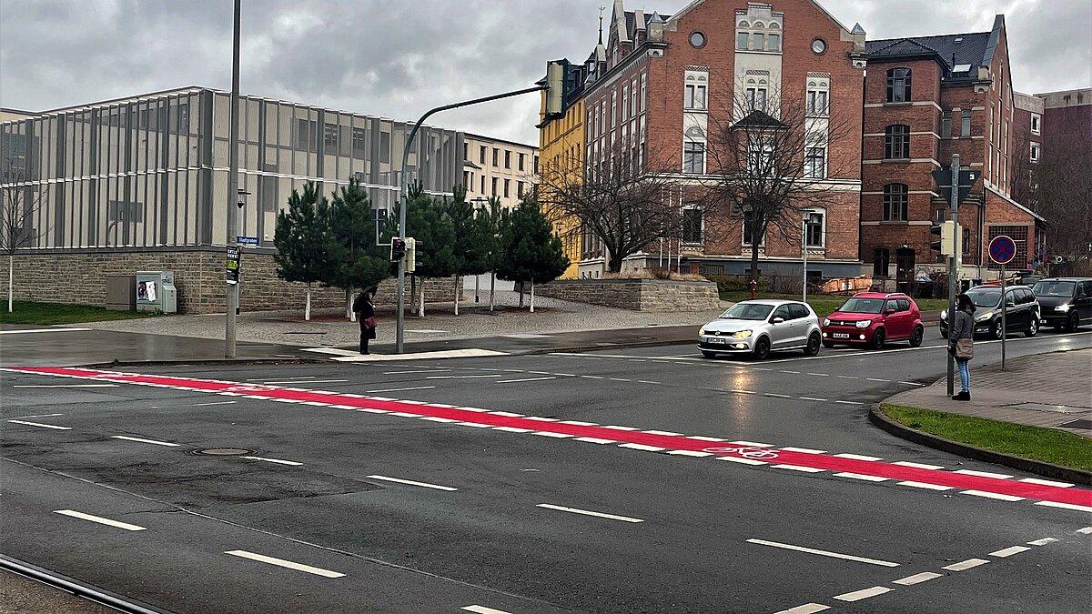 Fahrradübergang auf einer Straßenkreuzung. © Stadt Gera