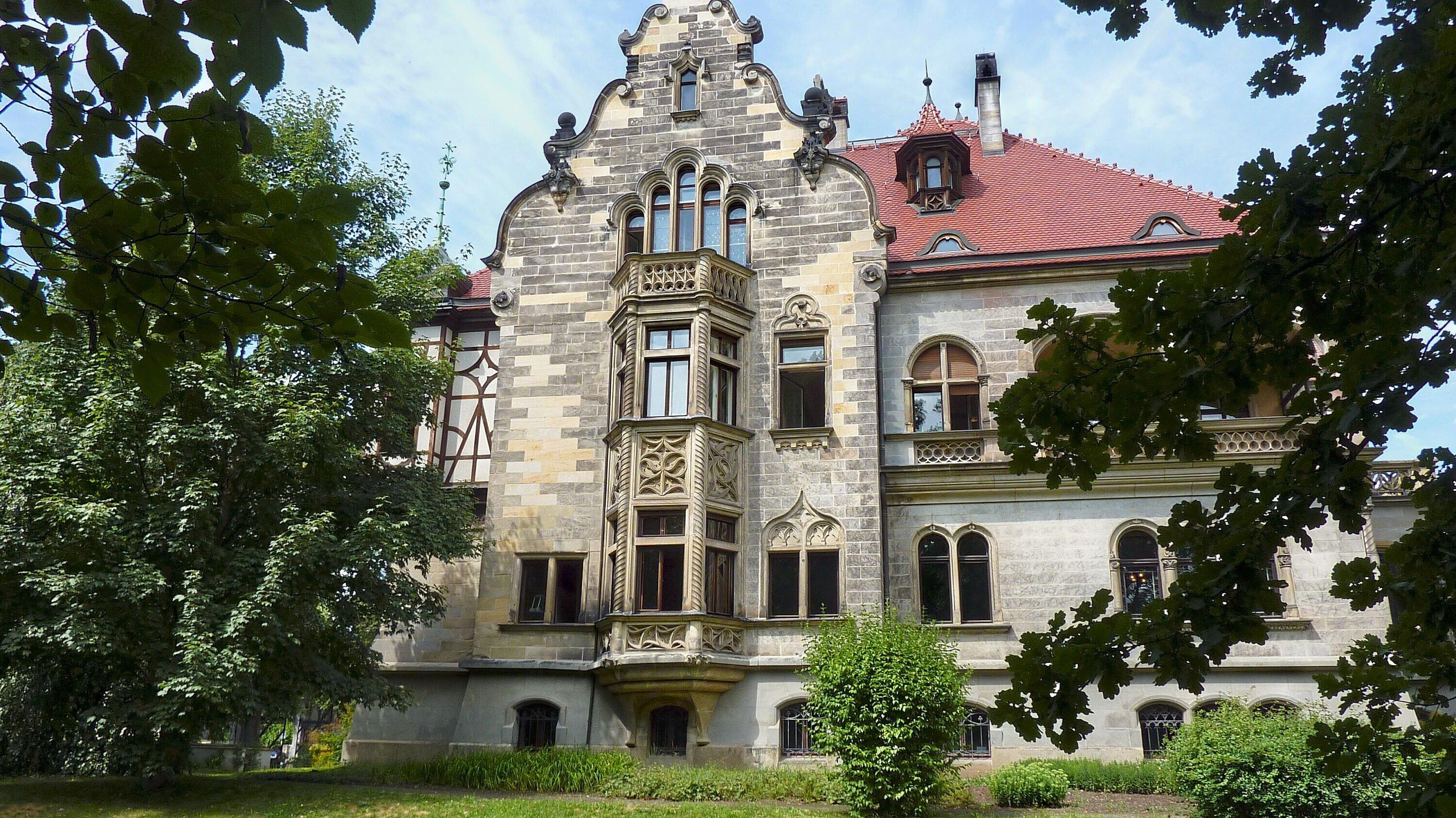 Die Villa Hirsch befindet sich in der Hermann-Drechsler-Straße.