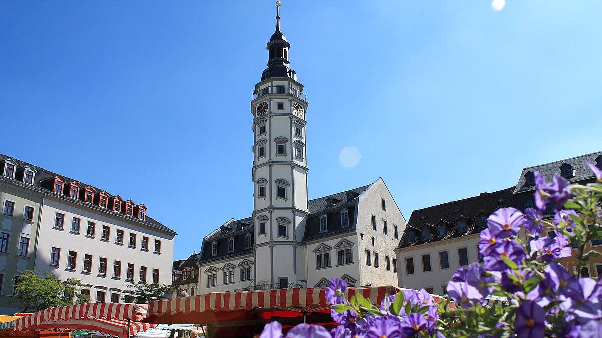 Marktplatz mit Obst- und Gemüseständen . © Stadt Gera