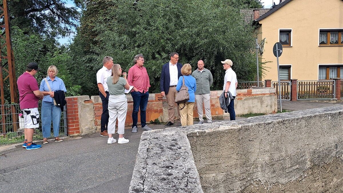 Gesprächsrunde an der Brücke. © Stadt Gera