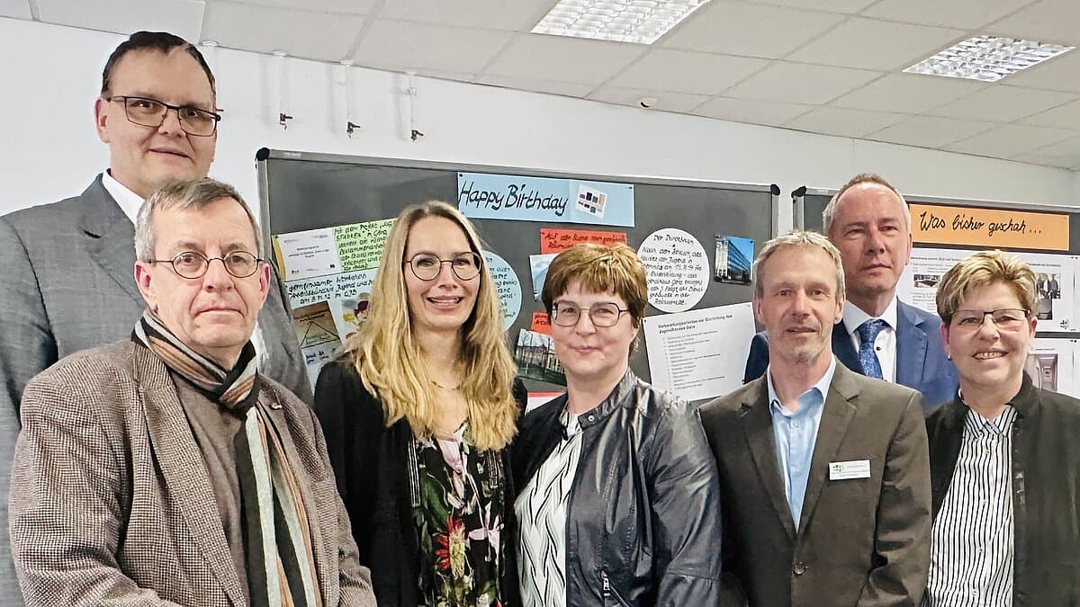 7 Personen stehen nebeneinander und schauen in die Kamera. © Stadt Gera