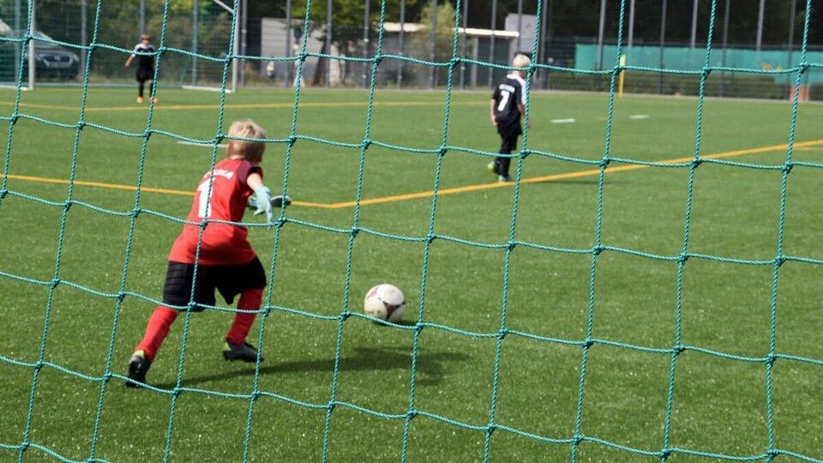 Kinder beim Fßballspielen. © Stadt Gera